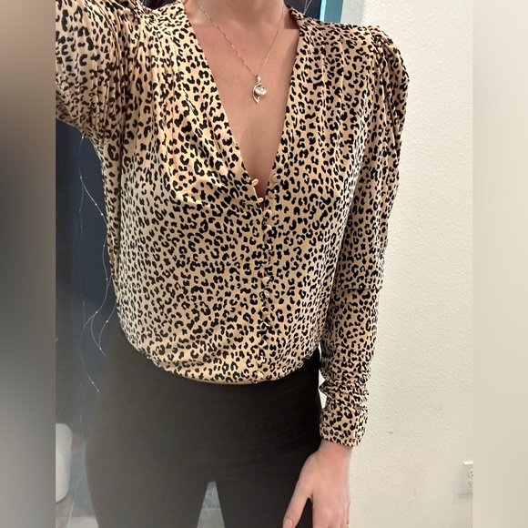 Long sleeve cheetah print bodysuit blouse - Picture 2 of 5